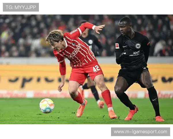 勒沃库森定位球战术奏效，开场15分钟取得领先